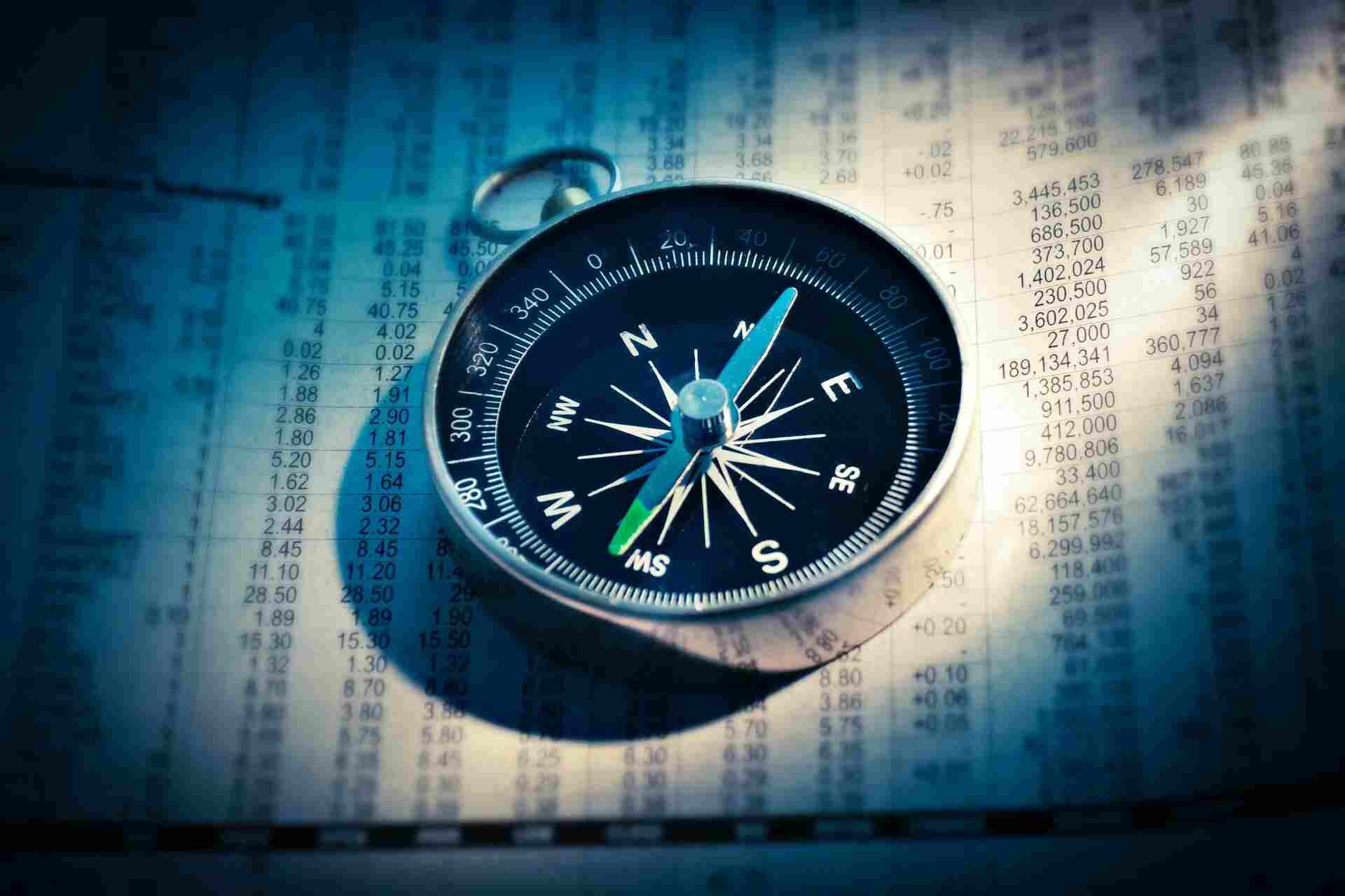 A compass sitting on a graph represents the complexity of SaaS 2.0.