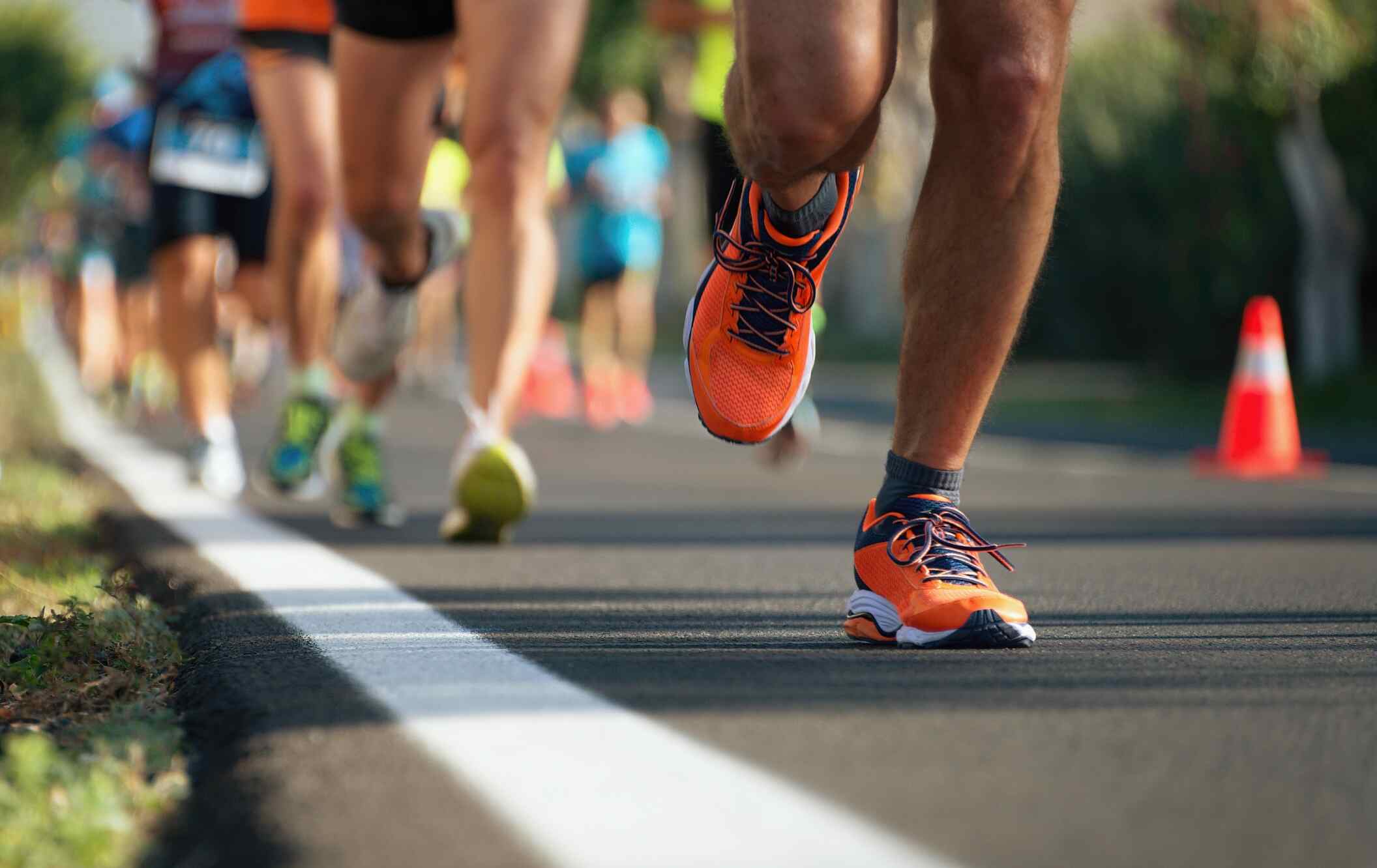 A marathon runner breaks ahead of the pack, symbolizing an agile go-to-market strategy.